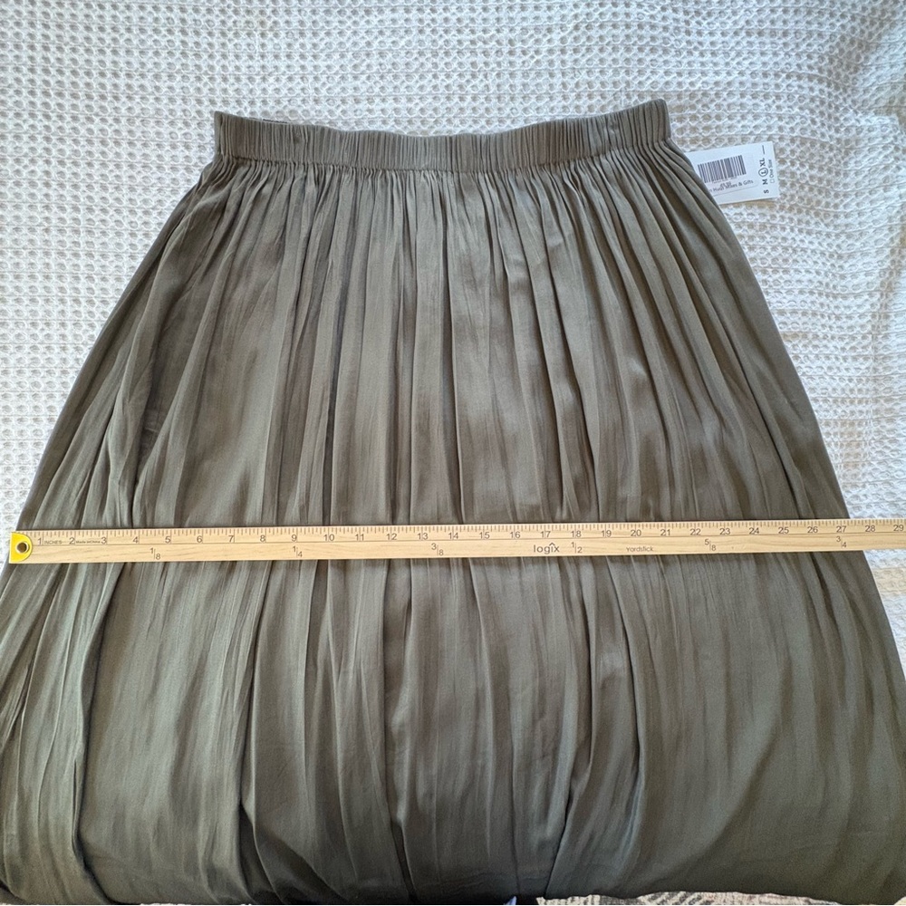 NWT Kori Georgette Pleated Olive Maxi Skirt High Waisted Flowy With Slit Sz L - Picture 6 of 10